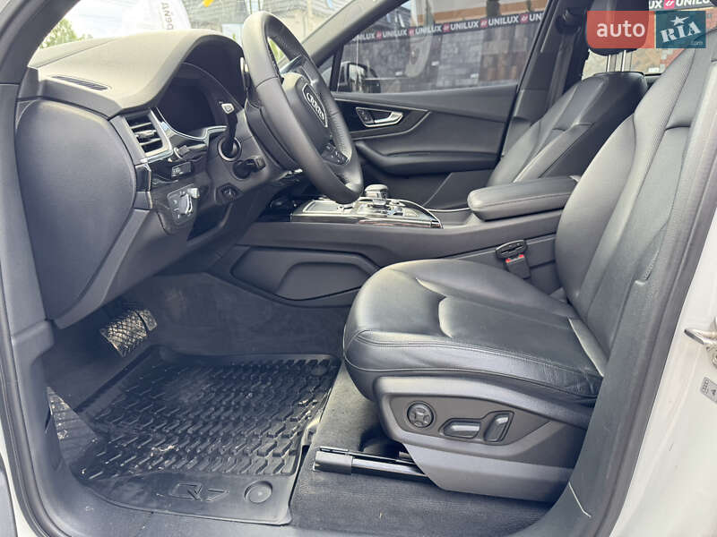 Позашляховик / Кросовер Audi Q7 2017 в Рівному