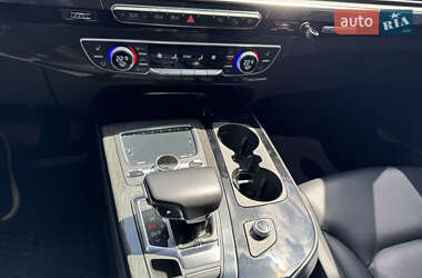 Внедорожник / Кроссовер Audi Q7 2017 в 