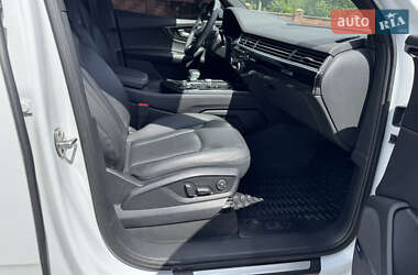 Внедорожник / Кроссовер Audi Q7 2017 в 