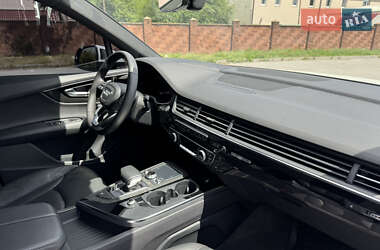 Внедорожник / Кроссовер Audi Q7 2017 в 