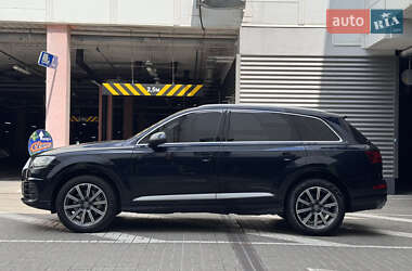 Внедорожник / Кроссовер Audi Q7 2016 в 