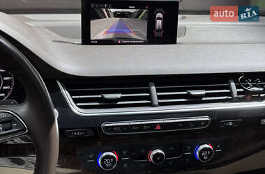 Внедорожник / Кроссовер Audi Q7 2016 в 