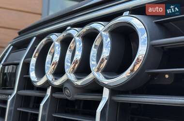 Внедорожник / Кроссовер Audi Q7 2022 в 