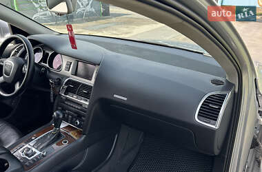 Позашляховик / Кросовер Audi Q7 2007 в 