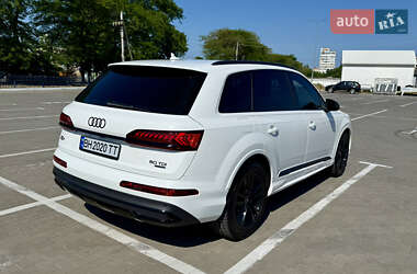 Позашляховик / Кросовер Audi Q7 2020 в 