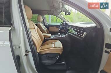 Внедорожник / Кроссовер Audi Q7 2020 в 