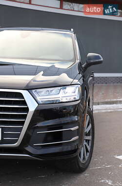 Позашляховик / Кросовер Audi Q7 2017 в 