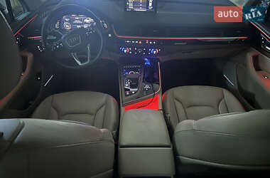 Внедорожник / Кроссовер Audi Q7 2015 в 