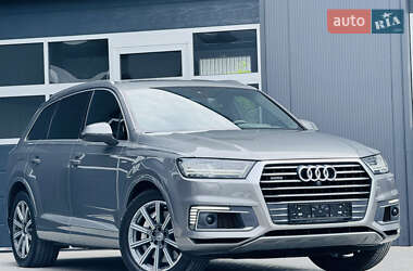 Внедорожник / Кроссовер Audi Q7 2016 в 