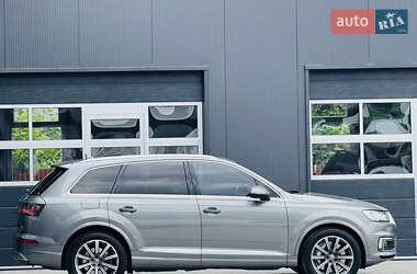 Внедорожник / Кроссовер Audi Q7 2016 в 