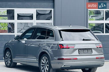 Внедорожник / Кроссовер Audi Q7 2016 в 