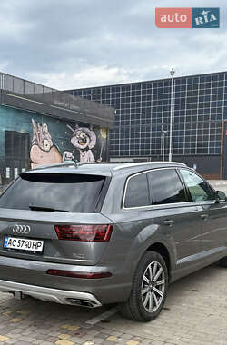 Позашляховик / Кросовер Audi Q7 2017 в 