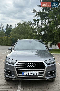 Позашляховик / Кросовер Audi Q7 2017 в 