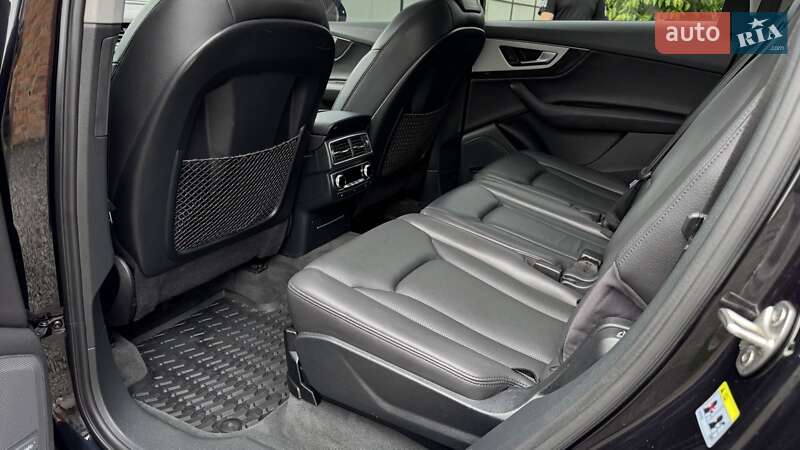 Позашляховик / Кросовер Audi Q7 2016 в Нововолинську