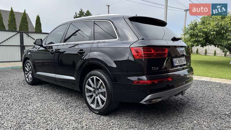 Позашляховик / Кросовер Audi Q7 2016 в Нововолинську