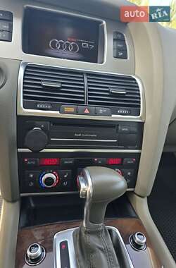 Позашляховик / Кросовер Audi Q7 2012 в 