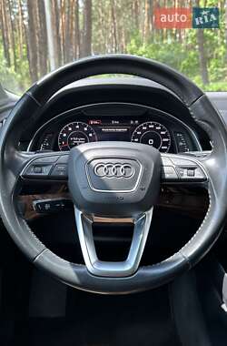 Внедорожник / Кроссовер Audi Q7 2016 в 
