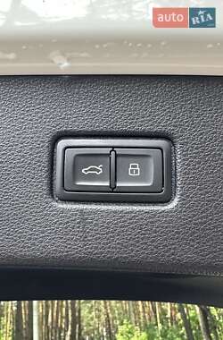 Внедорожник / Кроссовер Audi Q7 2016 в 