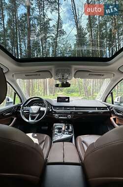 Внедорожник / Кроссовер Audi Q7 2016 в 