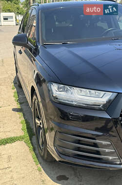 Внедорожник / Кроссовер Audi Q7 2016 в 