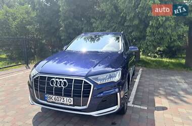 Внедорожник / Кроссовер Audi Q7 2021 в 