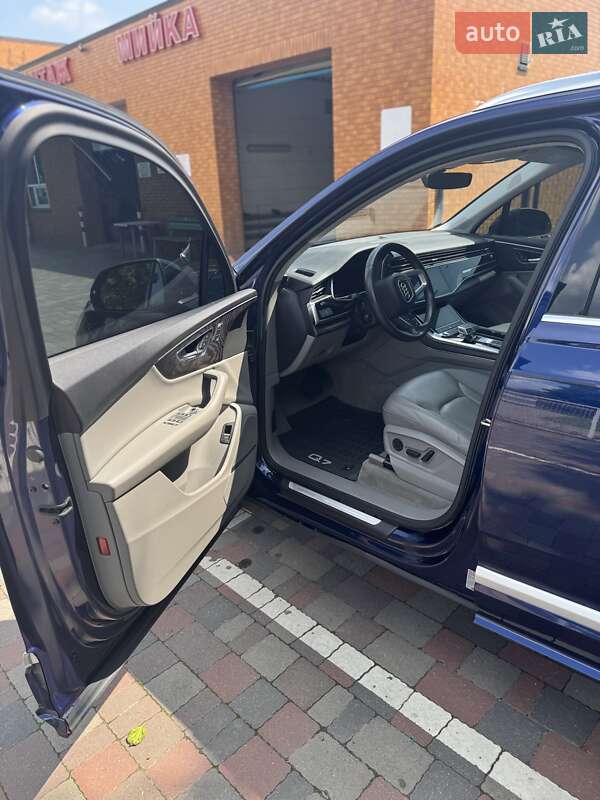 Внедорожник / Кроссовер Audi Q7 2021 в Ровно