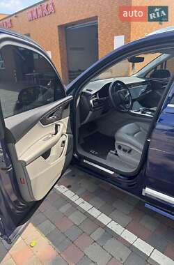 Внедорожник / Кроссовер Audi Q7 2021 в 