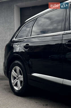 Внедорожник / Кроссовер Audi Q7 2017 в 