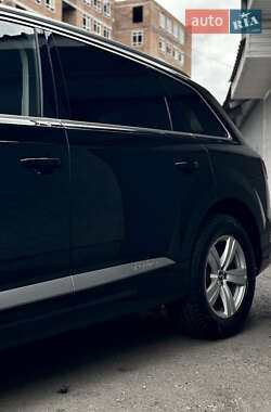 Внедорожник / Кроссовер Audi Q7 2017 в 