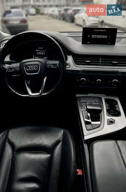 Внедорожник / Кроссовер Audi Q7 2017 в 