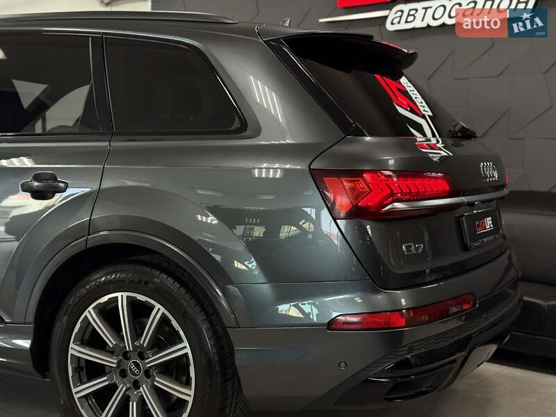 Позашляховик / Кросовер Audi Q7 2021 в Тернополі