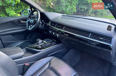 Внедорожник / Кроссовер Audi Q7 2017 в 