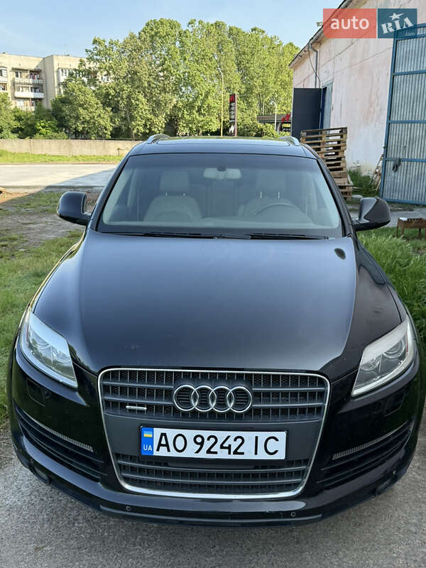 Внедорожник / Кроссовер Audi Q7 2009 в 