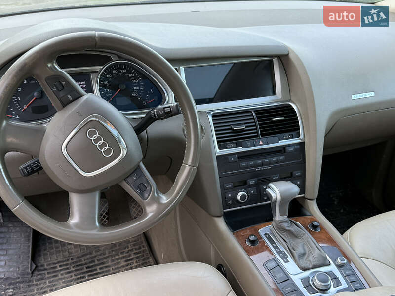 Позашляховик / Кросовер Audi Q7 2009 в Ужгороді