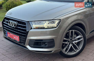 Позашляховик / Кросовер Audi Q7 2017 в 