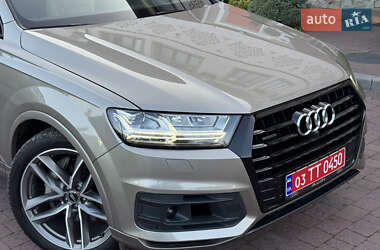 Позашляховик / Кросовер Audi Q7 2017 в 