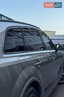Позашляховик / Кросовер Audi Q7 2017 в 