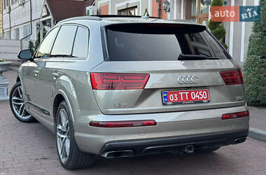 Позашляховик / Кросовер Audi Q7 2017 в 