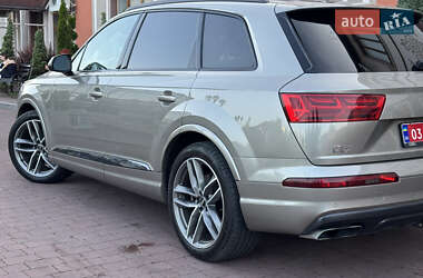Позашляховик / Кросовер Audi Q7 2017 в 