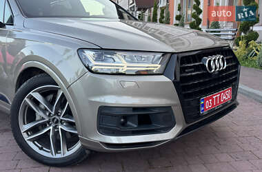 Позашляховик / Кросовер Audi Q7 2017 в 