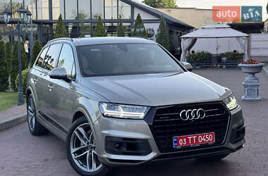 Позашляховик / Кросовер Audi Q7 2017 в 