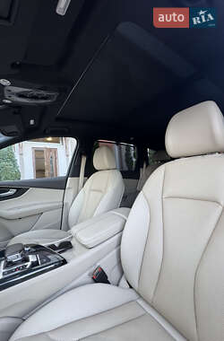 Позашляховик / Кросовер Audi Q7 2017 в 