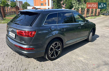 Внедорожник / Кроссовер Audi Q7 2016 в 