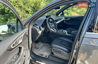 Внедорожник / Кроссовер Audi Q7 2016 в 