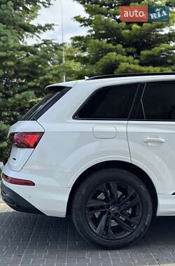 Внедорожник / Кроссовер Audi Q7 2019 в 