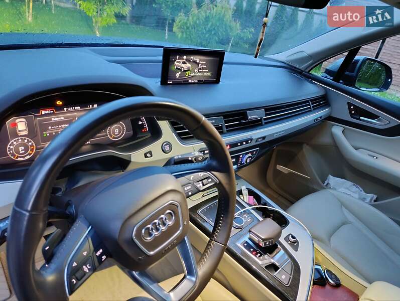 Внедорожник / Кроссовер Audi Q7 2017 в Хырове