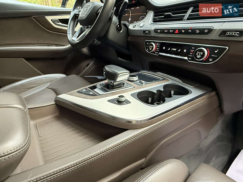 Внедорожник / Кроссовер Audi Q7 2019 в Киеве