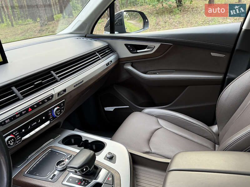 Внедорожник / Кроссовер Audi Q7 2019 в Киеве