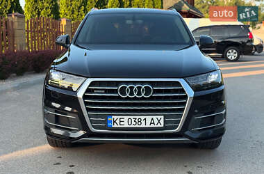 Внедорожник / Кроссовер Audi Q7 2015 в 
