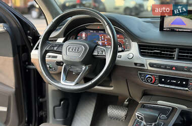 Внедорожник / Кроссовер Audi Q7 2015 в 
